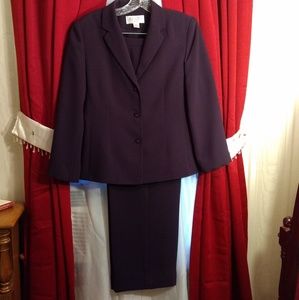 🍄Fabulous plum Casual Corner suit